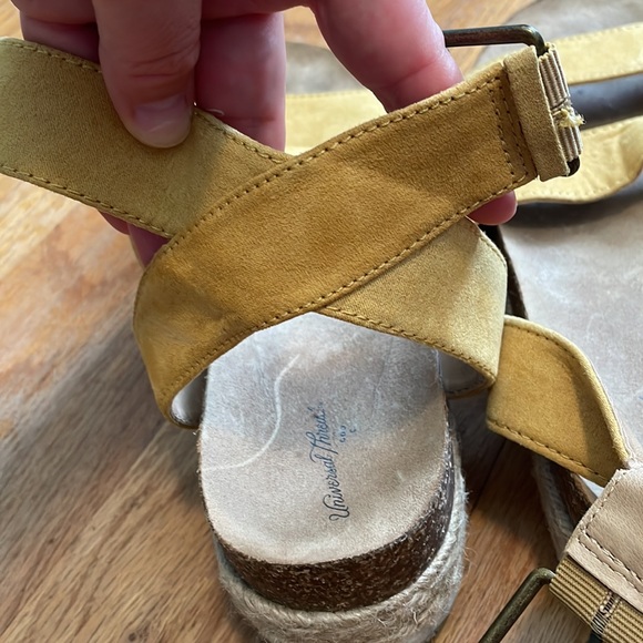Universal Thread Yellow Platform Sandals Size 9.5 - Picture 3 of 4
